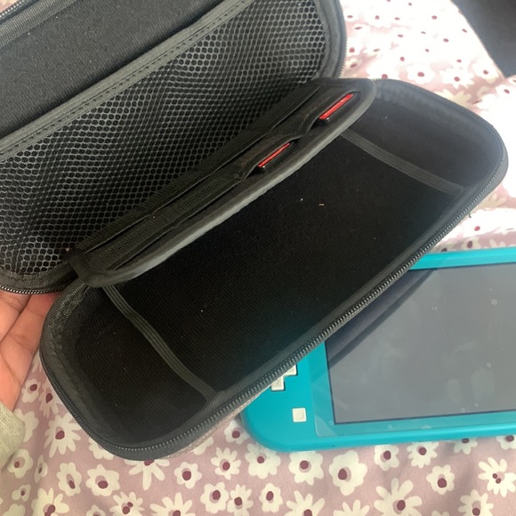 Nintendo switch, Nintendo case , two games - Picture 5 of 5